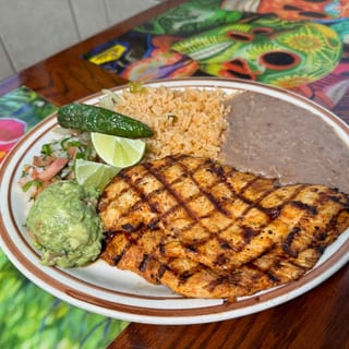 Parrilla De Pollo Dinner